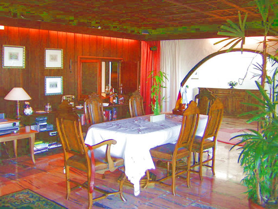Durchreiche der Küche im Essbereich der hochwertig eingerichteten Villa auf Teneriffa