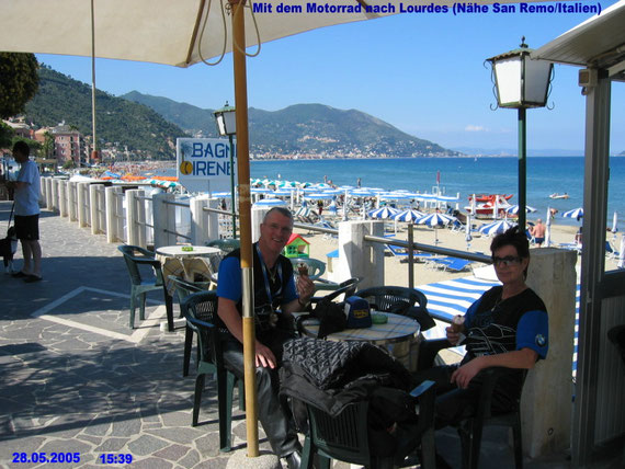 Motorrad-Reise nach Lourdes mit meiner Frau Ingrid- Kurze Rast (vor San Remo)