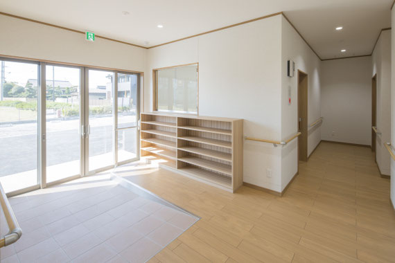 ※駐車場から玄関内部、廊下からトイレ、集会室まで、どこまでもバリアフリー