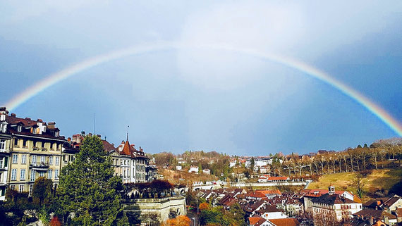 Der 12. März 2018 - mit einem Regenbogen über Bern, Foto Roland Kulli