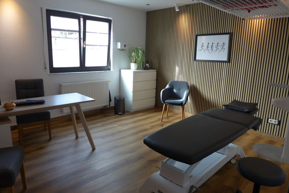 Moderner Behandlungsraum mit besonderen Ambiente