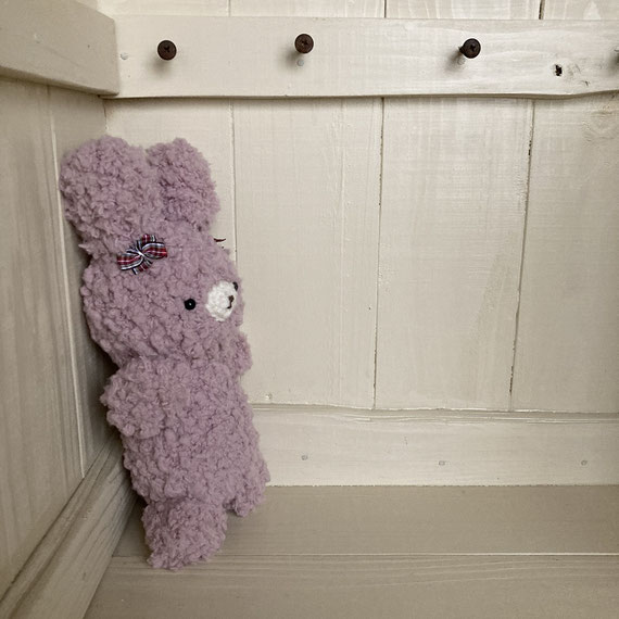 もこもこふわふわのぬいぐるみうさぎちゃんがずっと一緒なら、夜も怖くない