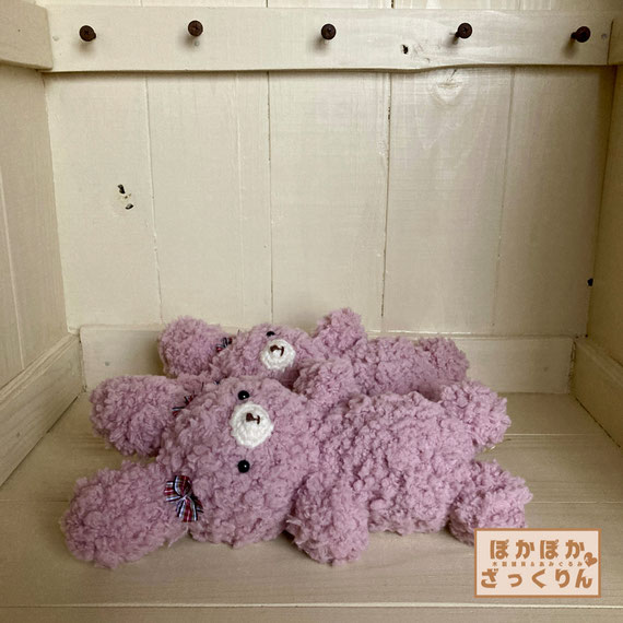 桜の花びらのようなふわふわピンク色のあみぐるみくまちゃん