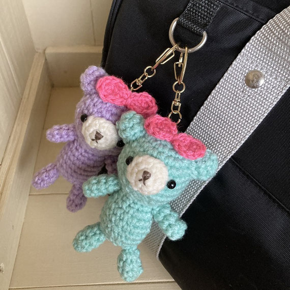 ラベンダー色のあみぐるみくまちゃんキーホルダー