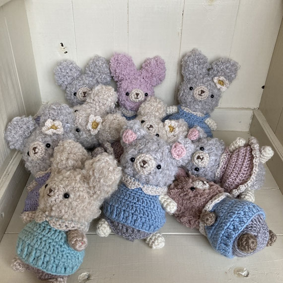 ぽかぽかざくりん】かぎ針編みのあみぐるみ（癒しのぬいぐるみ