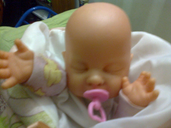 Este bebé títere, envuelto en su mantita se vendía en las calles en los primeros años de este nuevo siglo.