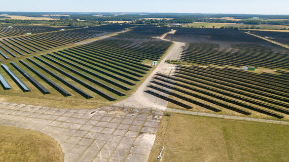 La partie "ville" côté DAMPIERRE SUR BLEVY a entièrement disparu. Elle est remplacée par les panneaux photovoltaïques