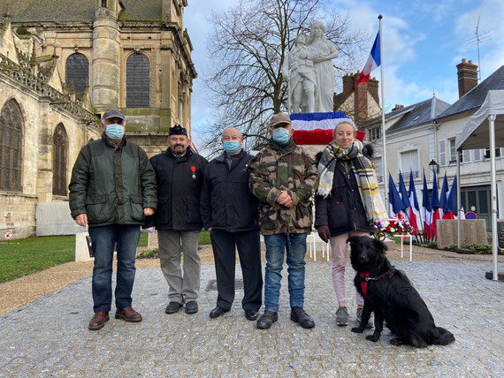 Le Président AFCVM et les membres présents à la cérémonie