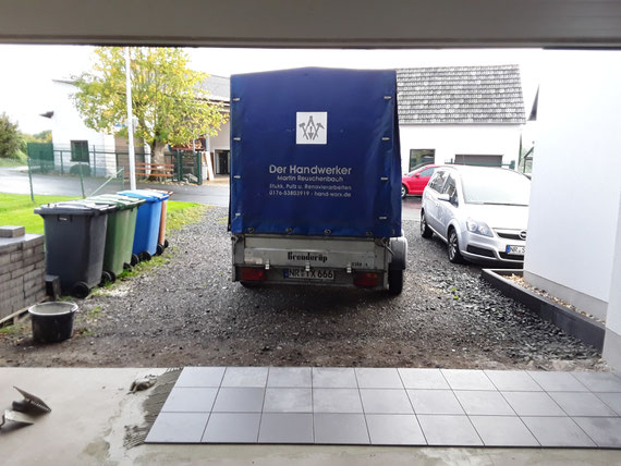 Garage gefliest. Der Anfang 