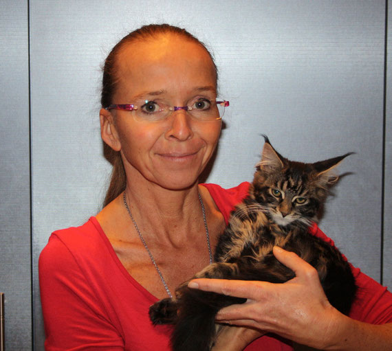 Blixi hat das große Glück, mit ihrer Schwester Beskaya, zu einer ganz lieben Familie zu ziehen. Wünsche Dir, meine liebe Blixi (Wirbelwind) ein gesundes und langes Leben.