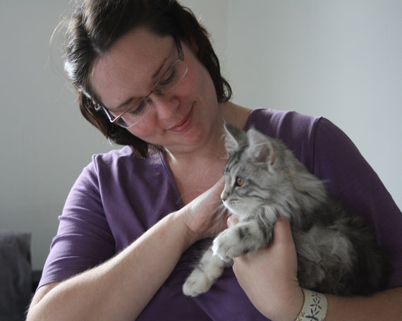 Bonny ist mit ihrer Schwester Beluna zu einer ganz lieben Familie mit zwei Kindern gezogen. Der Schmerz beim Abgeben ist wie immer unbeschreiblich groß, jedoch zu meinem Trost sind sie nicht weit entfernt und ich kann sie ab und an auch mal besuchen.