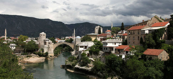 Stari Most, das Wahrzeichen von Mostar. Leider wurde die Bruecke während des Krieges zerstört. Mittlerweile wurde sie originalgetreu nachgebaut.