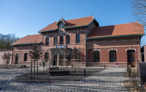 Vue de l'entrée principale de la Gare