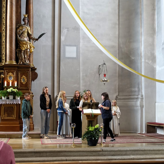 Die Ministranten bei den Fürbitten.