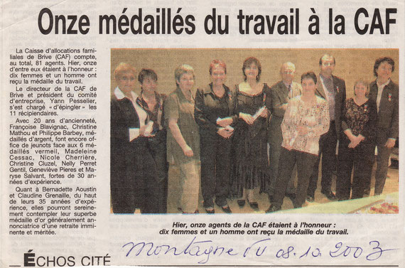 Remise de la médaille du Travail Argent par Monsieur PESSELIER, Directeur de la CAF de la Corrèze en octobre 2003