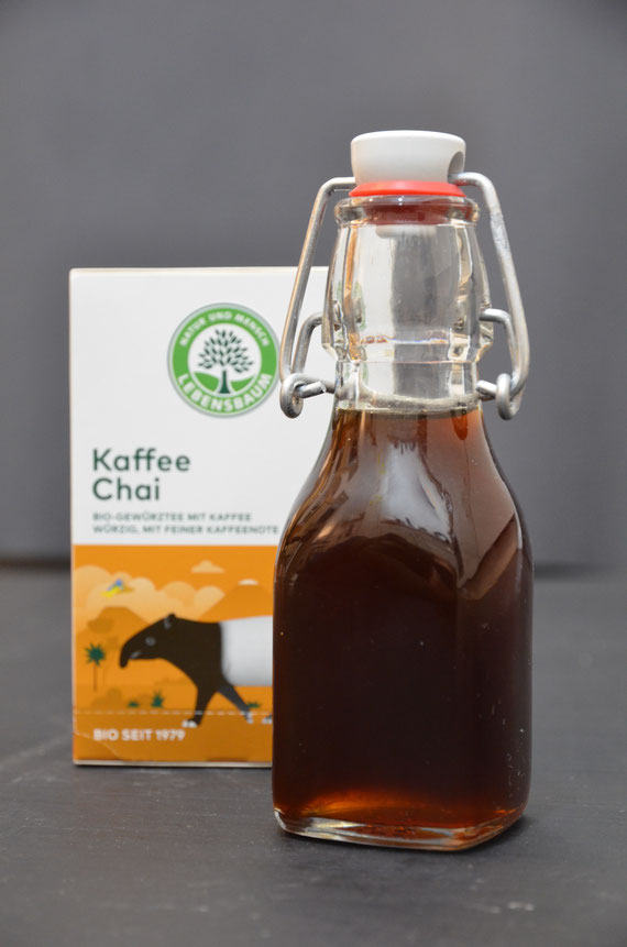 Kaffee-Chai-Sirup eignet sich in kleinen Flaschen abgefüllt auch perfekt als Geschenk.