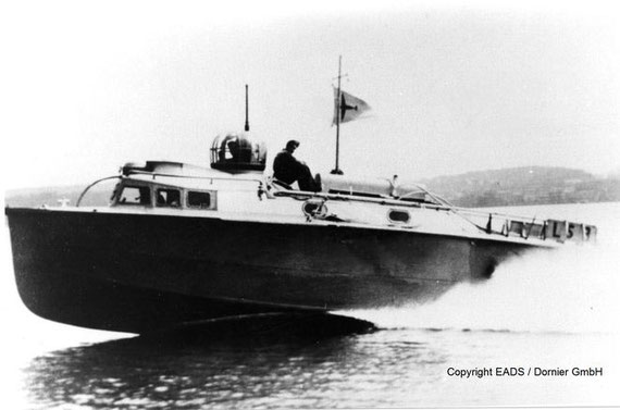 LS-Boot mit hoher Fahrt in der Ägäis - Foto: EADS/Dornier GmbH