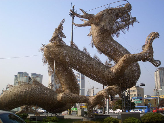 Dragón de Bambú localizado cerca de la Armada norteamericana en Yongsan, Seúl-Corea del Sur