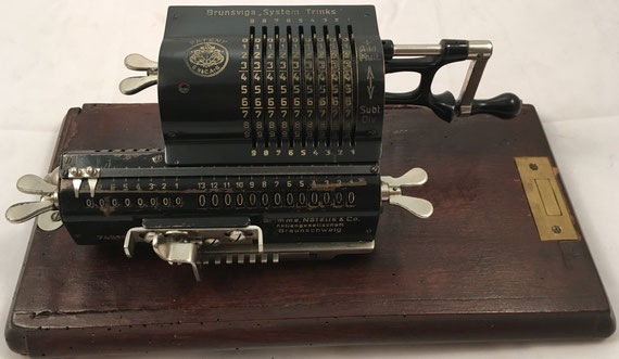 BRUNSVIGA SYSTEM TRINKS, modelo M (miniatura del modelo B), Grimme, Natalis & Co, Aktiengesellschaft, Braunschweig, s/n 74610, capacidad 9x8x13, año 1908, 27x11x10 cm