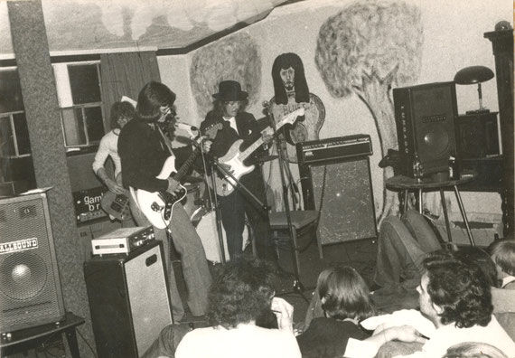 Auftritt der Gruppe "Gamblin' Brain" 1975 im Schlachthof