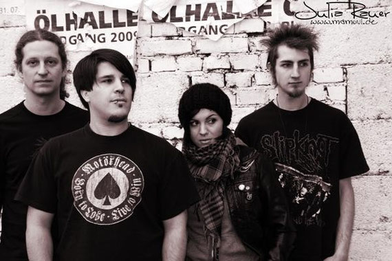 v.l.n.r.: Jakob Langenohl (g), Tobias Mieth (b), Florencia Giorgi (voc), Tommy Telkemeier (dr)