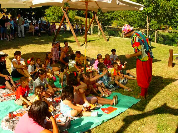 fabiccio pagliaccio spettacoli comici animazione per feste artisti di strada animatori per feste compleanni matrimoni a lucca viareggio pisa livorno grosseto pistoia firenze prato empoli massa carrara arezzo magie mago teatrino burattini clown bolle di sa