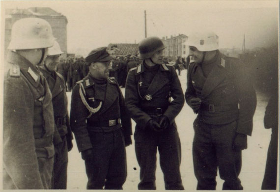 Erwin Kressmann during the DKiG ceremony (he is 2nd from right)