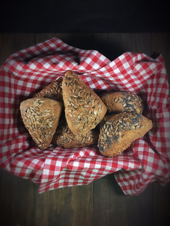 schnelle und einfache Marathon Brötchen aus dem Thermomix ohne lange Gehzeit mit Vollkorn und Möhren