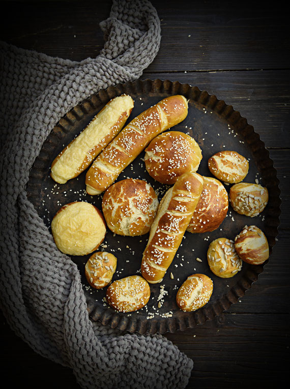 Laugenstangen Laugenbrötchen Laugenkonfekt aus dem Thermomix Grundrezept für alle Laugengebäcke