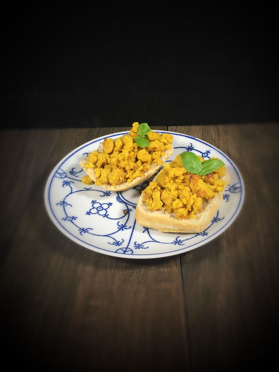 Falafel Rührei aus Kichererbsen zum Brunch oder Frühstück als veganer Rührei Ersatz oder einfach für Falafel Liebhaber