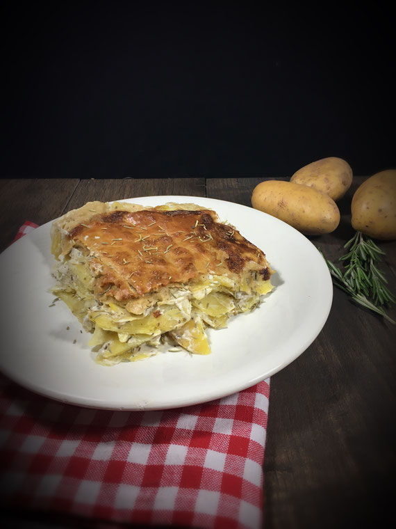 Durch Rosmarin wird ein einfaches Kartoffelgratin zu etwas Besonderem, Kartoffelgratin mit Thermomix in vegan möglich