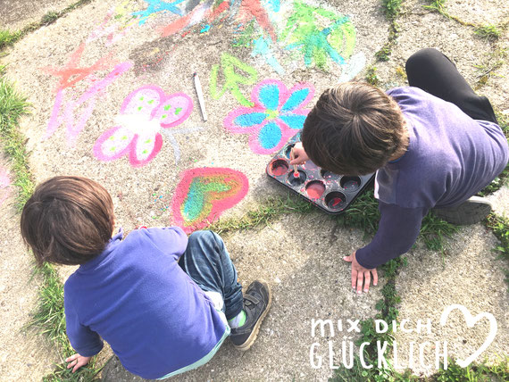 Flüssige Straßenmalkreide selbst gemacht für Kinder, Outdoor Malfarbe für Kinder
