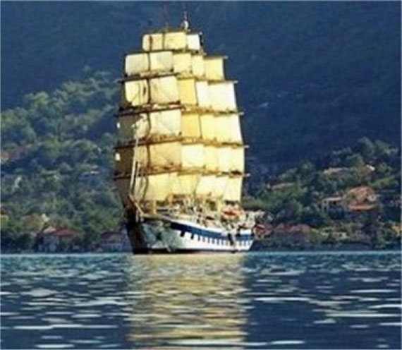 STAR CLIPPER IN KOTOR BAY