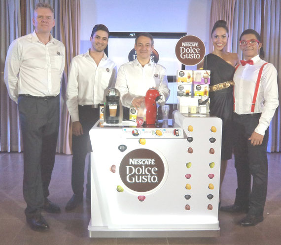 Personeros de Nestlé durante la presentación