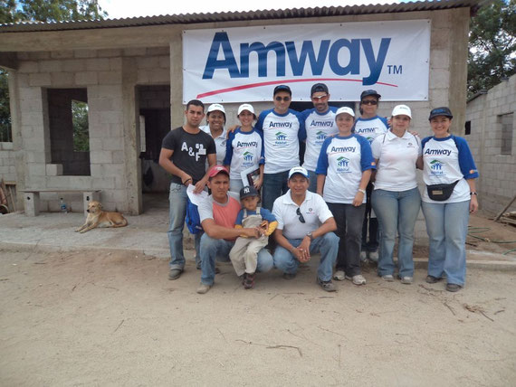 Voluntarios de Hábitat para la Humanidad y Amway de Guatemala realizaron la construcción de 10 nuevas casas para personas de escasos recursos en Zacapa.