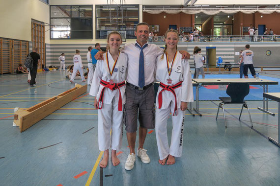 Sara Baur, Hakan Ersezen, Laura Dell