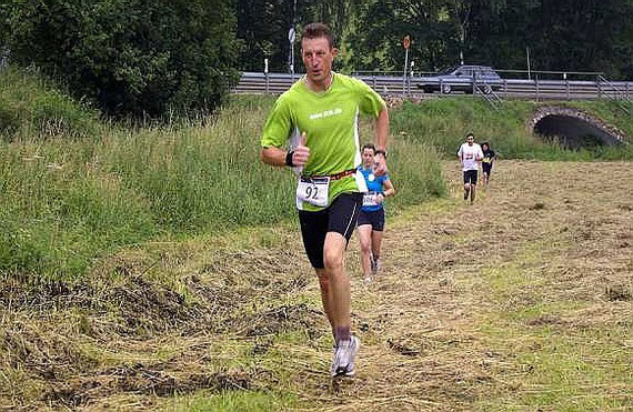 Hier einer unserer stärksten Läufer; er hatte hinterher sogar noch die Kraft, meinen Lauf mit dem Rad zu begleiten.