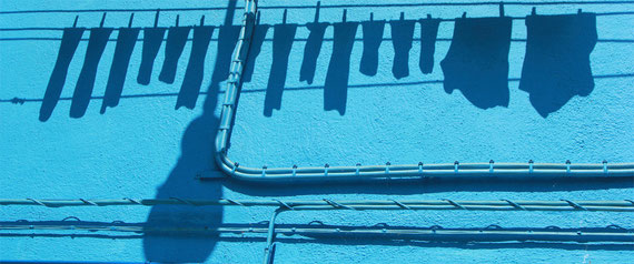 Schatten einer Wäscheleine auf Burano (Venezia)