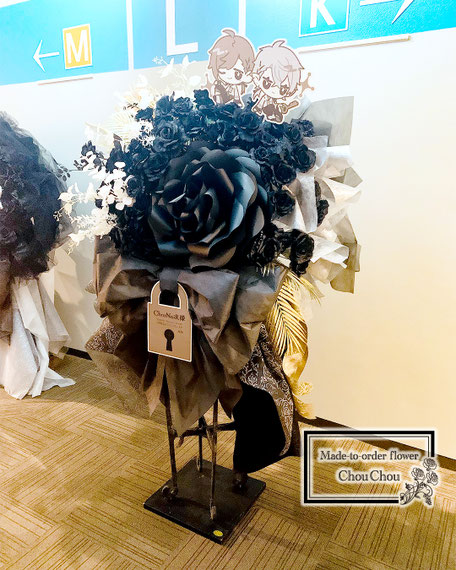 フラスタ　大阪城　チェアスタンド　椅子型　フラワースタンド　黒薔薇　ジャンボフラワー　ゴールド　オーダーフラスタ　シュシュ　ChouChou