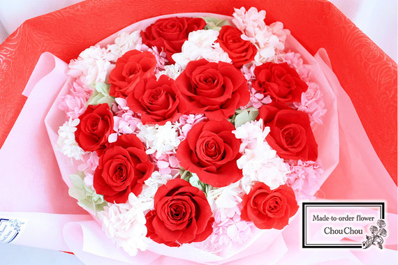 ディズニー　プロポーズ　花束　１２輪　赤薔薇　ダズンローズ　プリザーブドフラワー　ディズニーランドホテル　オーダーフラワー　シュシュ　ChouChou