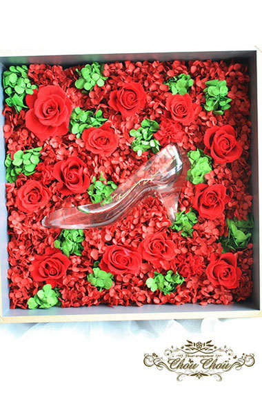 プロポーズ　フレーム　ガラスの靴　赤薔薇　ディズニーランドホテル　配達　舞浜花屋　オーダーフラワー  シュシュ　chouchou