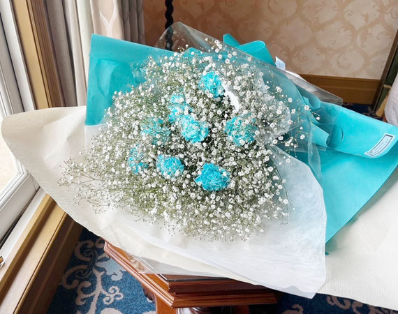 ディズニー　プロポーズ　花束　生花　水色　カーネーション　かすみ草　ミラコスタ　オーダーフラワー　シュシュ　ChouChou