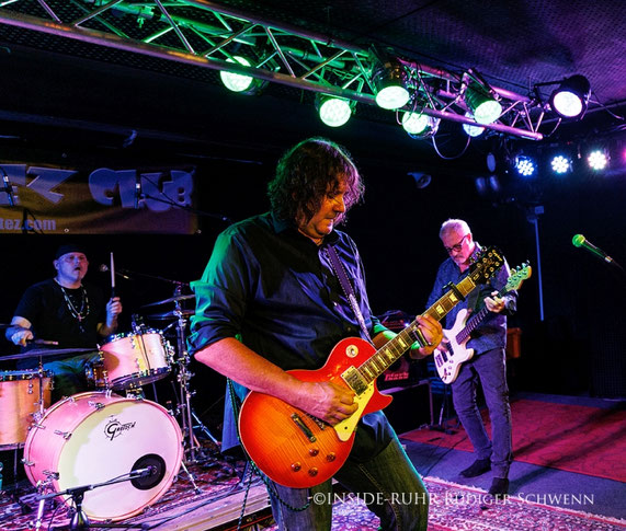 Sean Chambers und Band live im Blue Notez Club Dortmund – ein Abend voller Blues, Groove und Bühnenenergie. Foto: INSIDE-RUHR / Rüdiger Schwenn