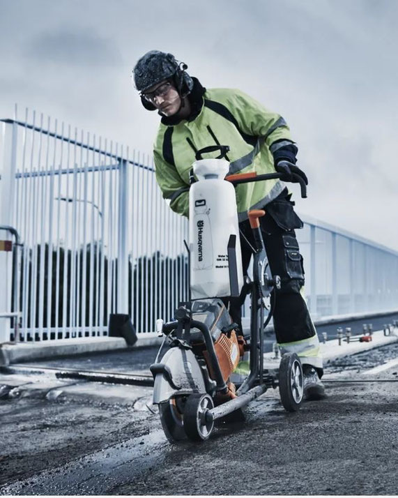 Husqvarna Trennschleifer K 770 im Einsatz auf Schneidwagen