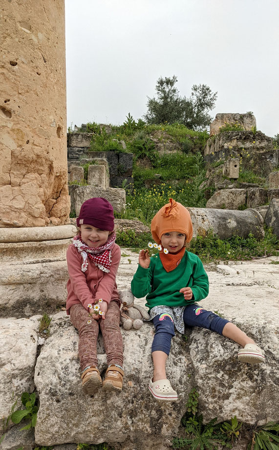 Johanna & Elise in Um Qais