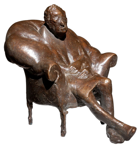 Alte Frau im Sessel, 1973, Bronze, Höhe 29 cm