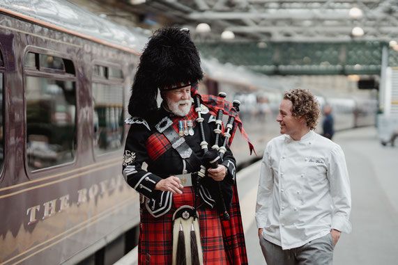 Auf dem Bahnsteig in Edinburgh ©Belmond