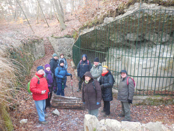 La grotte est maintenant protégée par des grilles contre les pilleurs