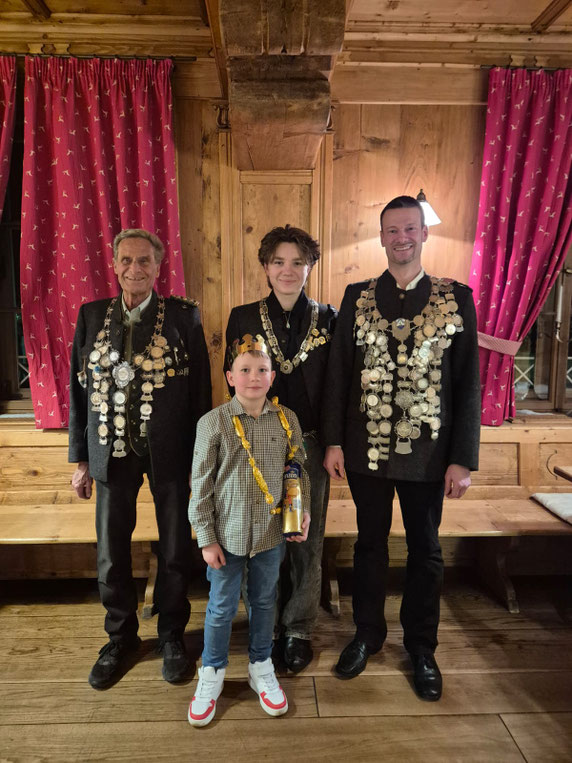Ernst Linzinger (Luftpistolenkönig), Oskar Zeigermann (Jugendprinz), Jamie Zeigermann (Jugendkönig) und Armin Ohr (Schützenkönig)