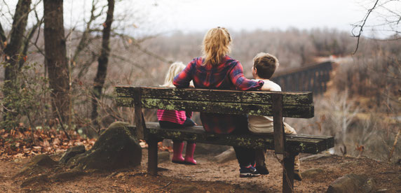 Mutter mit Kindern